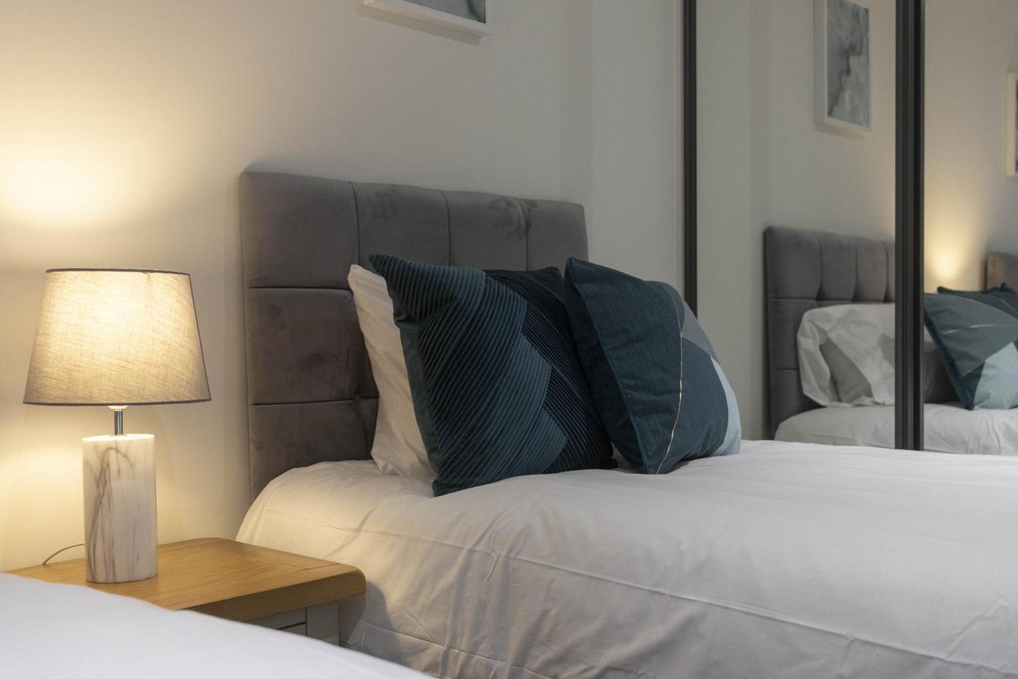 Апартаменти Linacre 1&2 - One And Two Bed Flat Behind The Cathedral With Free Parking And Fast Wifi Ексетер Номер фото